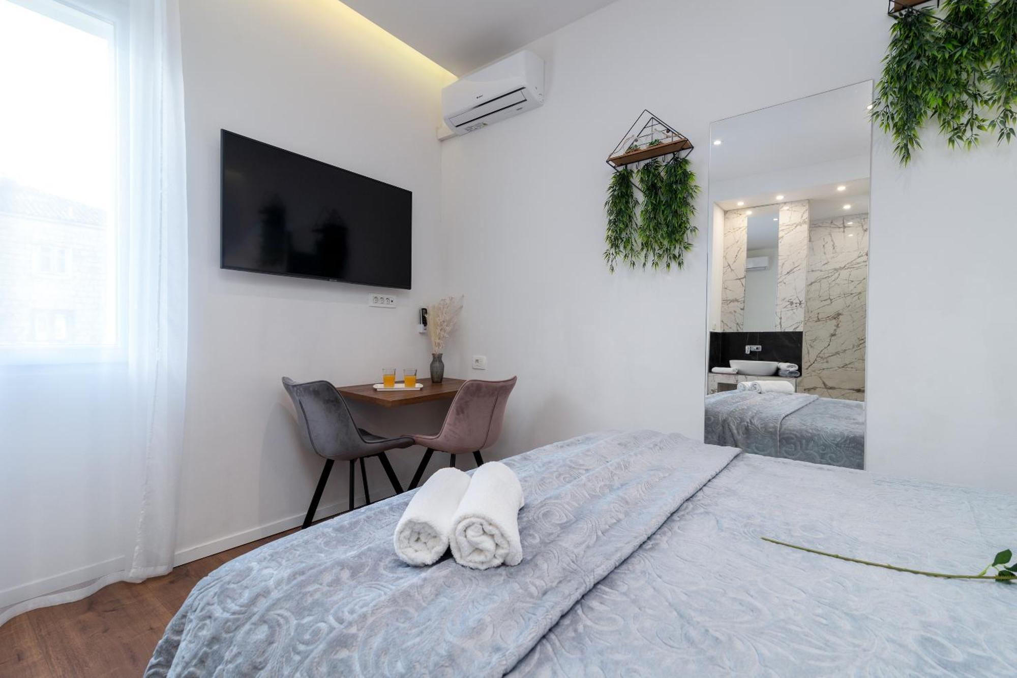 Antares Luxury Rooms 1 Split Buitenkant foto